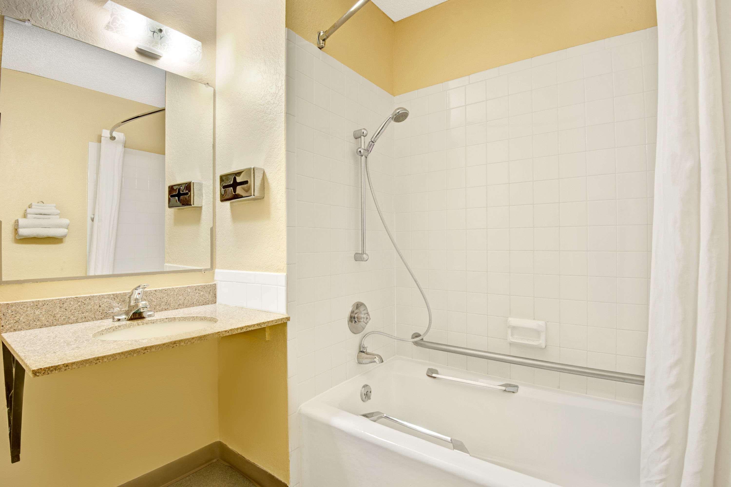 Super 8 By Wyndham Independence Kansas City Esterno foto