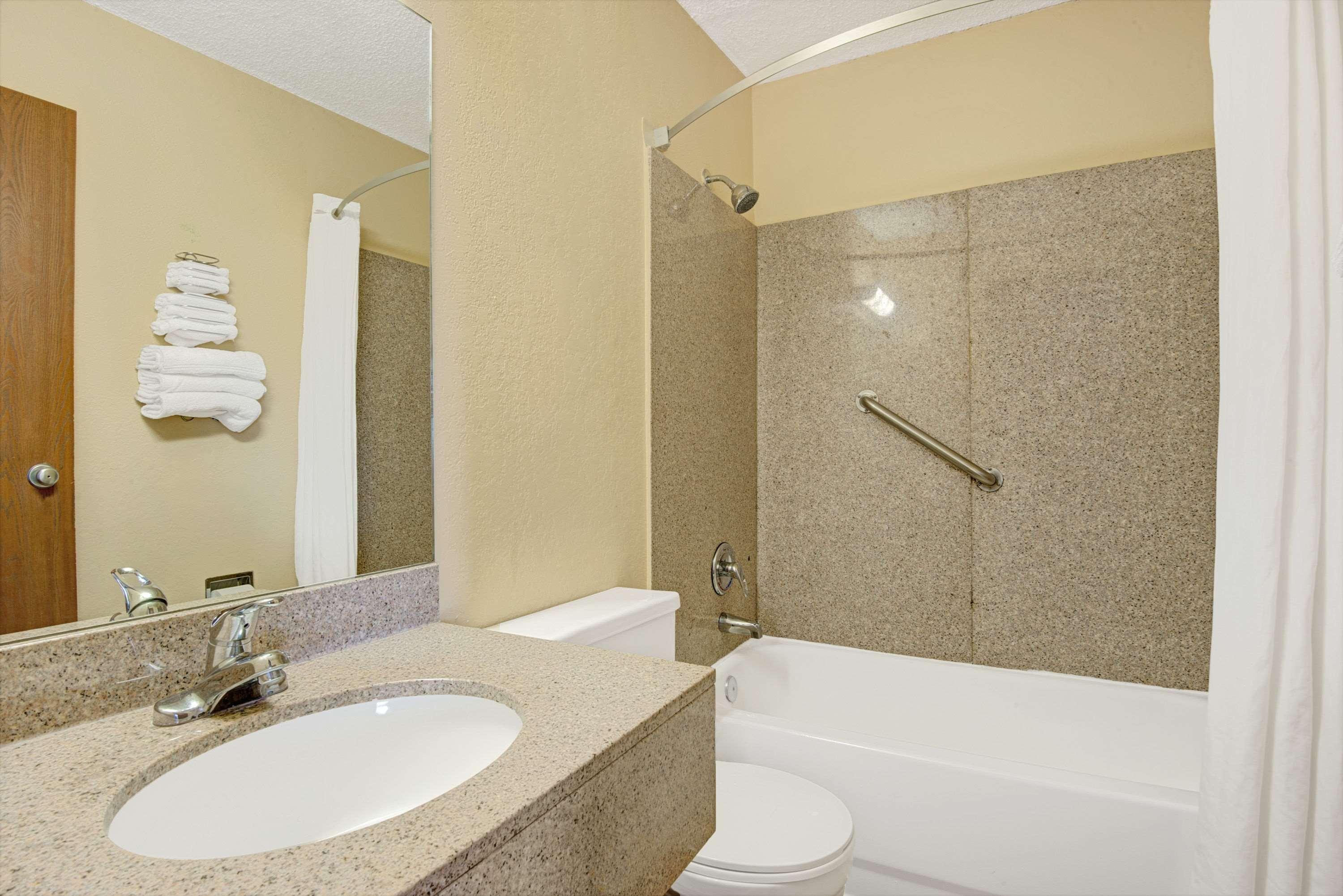 Super 8 By Wyndham Independence Kansas City Esterno foto