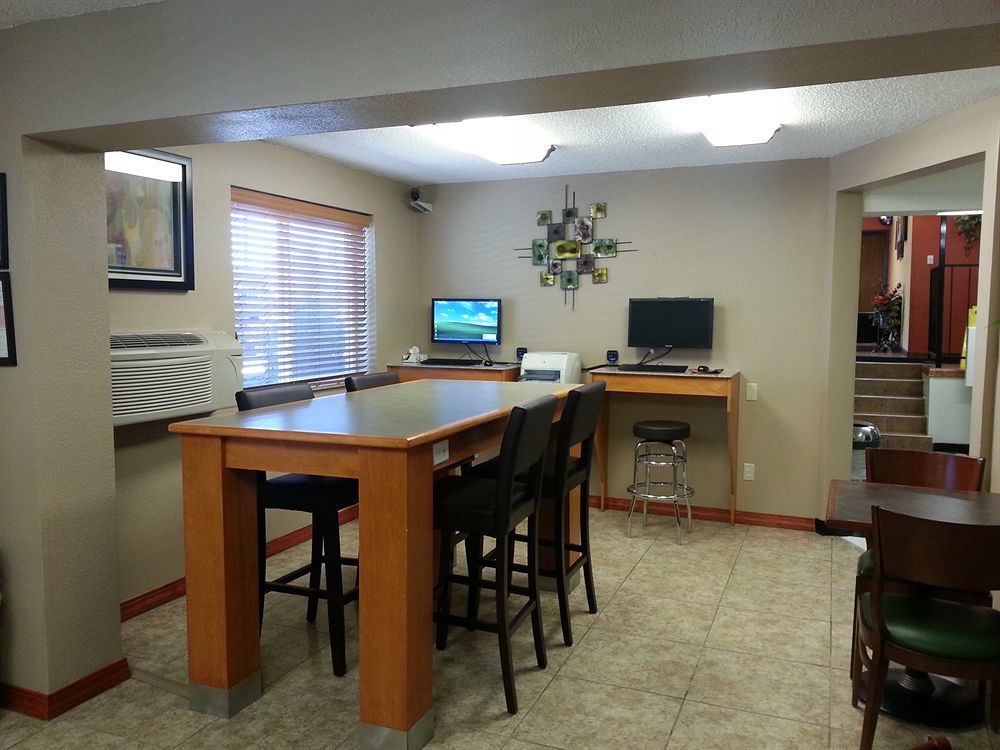 Super 8 By Wyndham Independence Kansas City Esterno foto