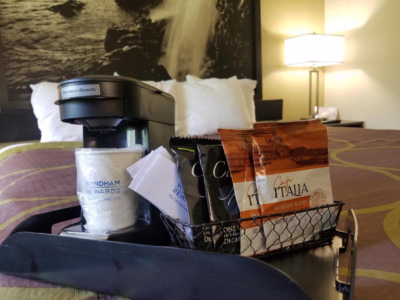 Super 8 By Wyndham Independence Kansas City Esterno foto